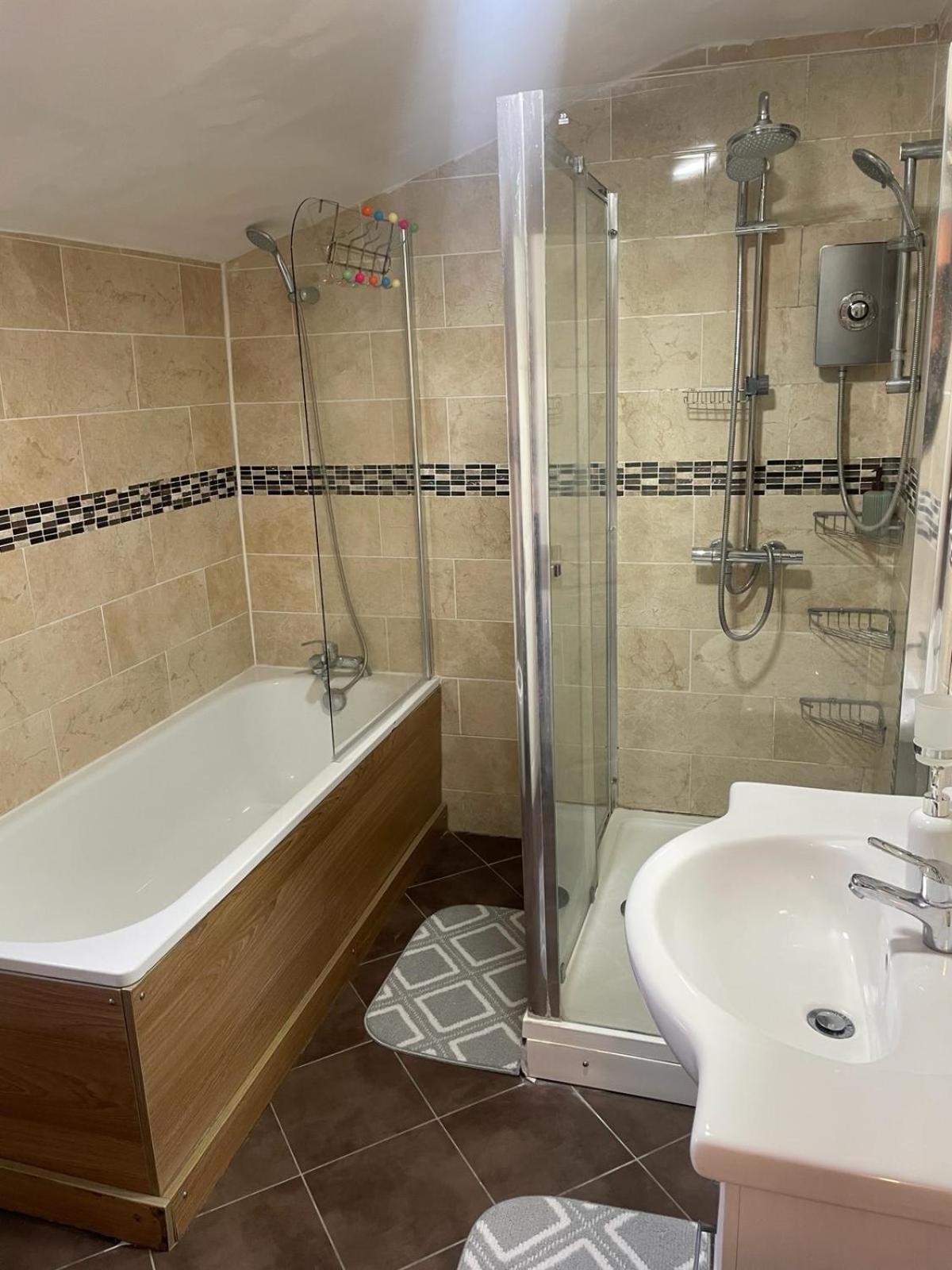 Double Room with Shared Bathroom,1503486982:JPEG